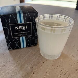 NEST Fragrances Ocean Mist & Sea Salt Candle - Black and Blue